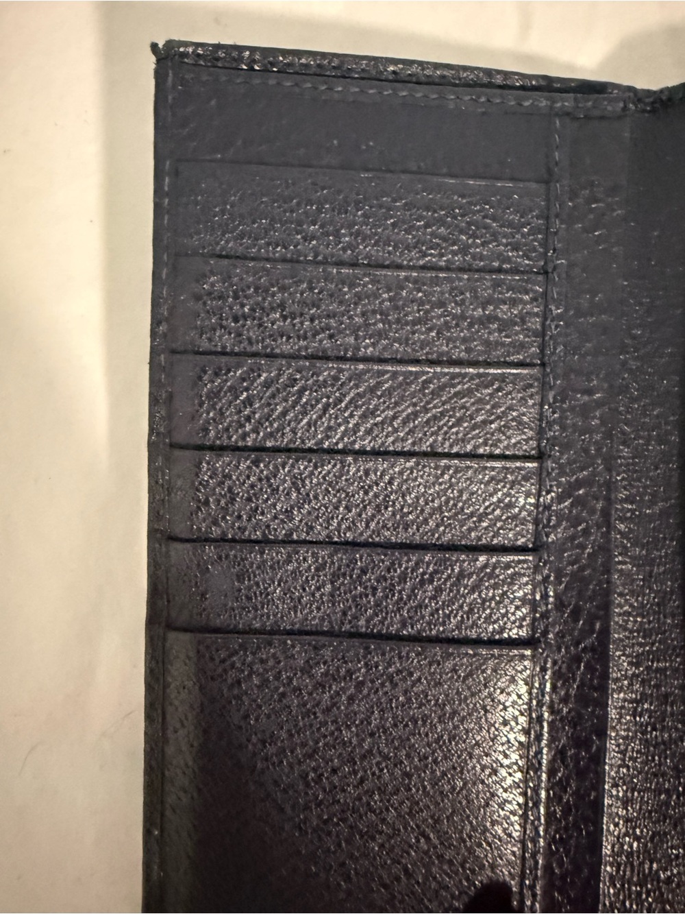Gucci Vintage Navy Pebbled Leather Cardholder/Wallet with Gold tone Logo clasp!๐ฎ - Picture 6 of 16